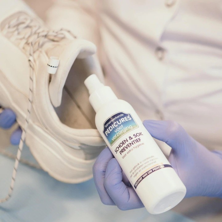 Samenwerkende pedicures Schoen & Sok - Beautywaves